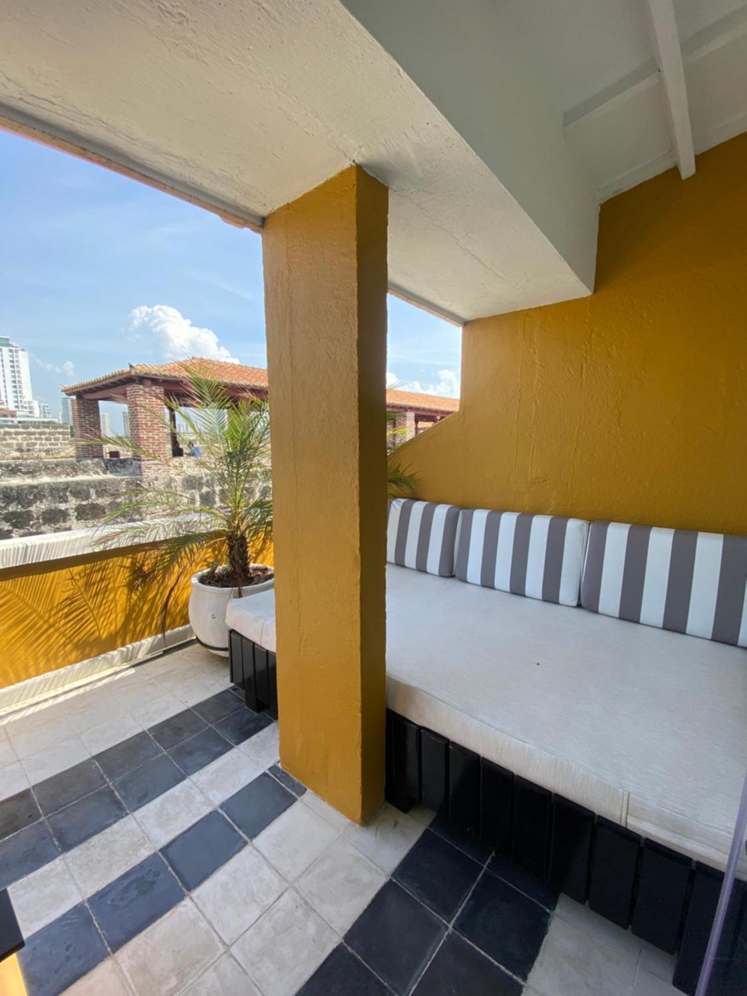 Apartamento Duplex Vista Al Mar Y Murallas Nuevo En La Ciudad Amurallada Leilighet Cartagena Eksteriør bilde