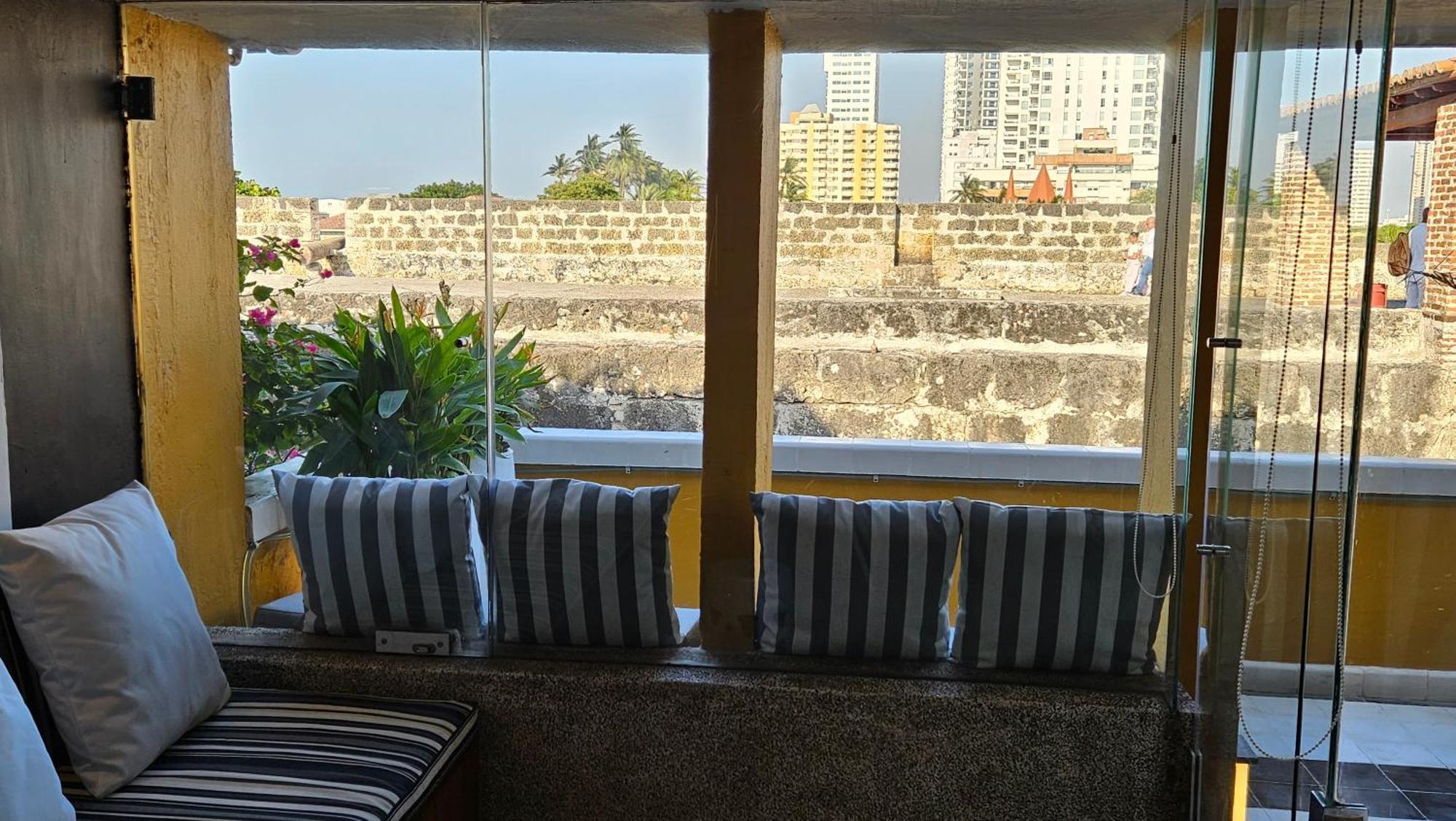 Apartamento Duplex Vista Al Mar Y Murallas Nuevo En La Ciudad Amurallada Leilighet Cartagena Eksteriør bilde