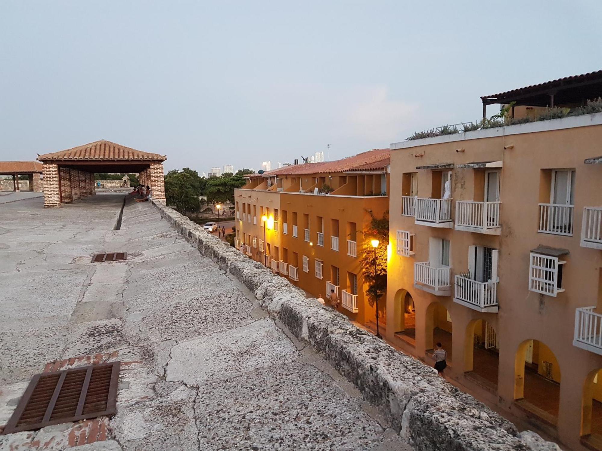 Apartamento Duplex Vista Al Mar Y Murallas Nuevo En La Ciudad Amurallada Leilighet Cartagena Eksteriør bilde