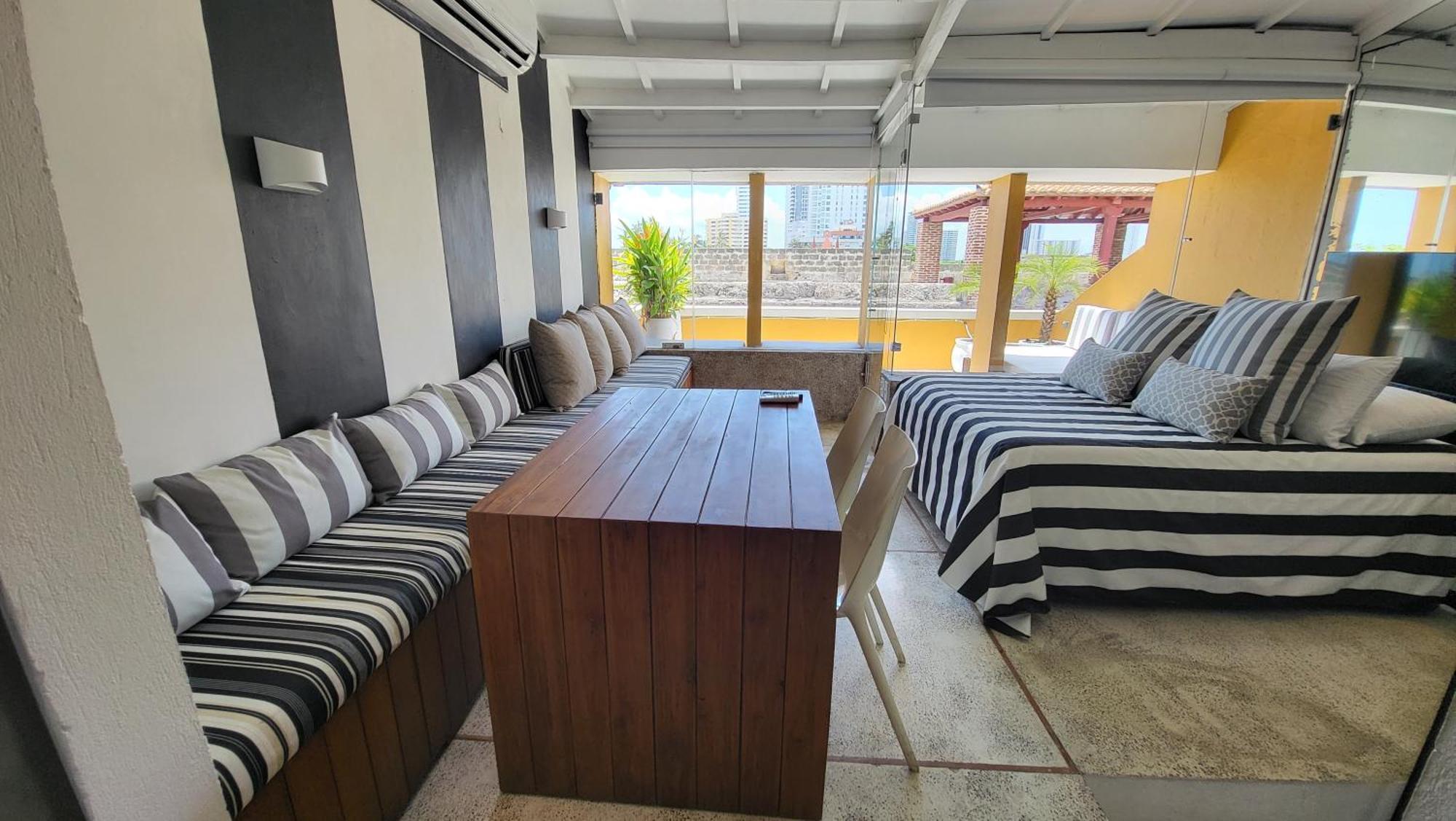 Apartamento Duplex Vista Al Mar Y Murallas Nuevo En La Ciudad Amurallada Leilighet Cartagena Eksteriør bilde